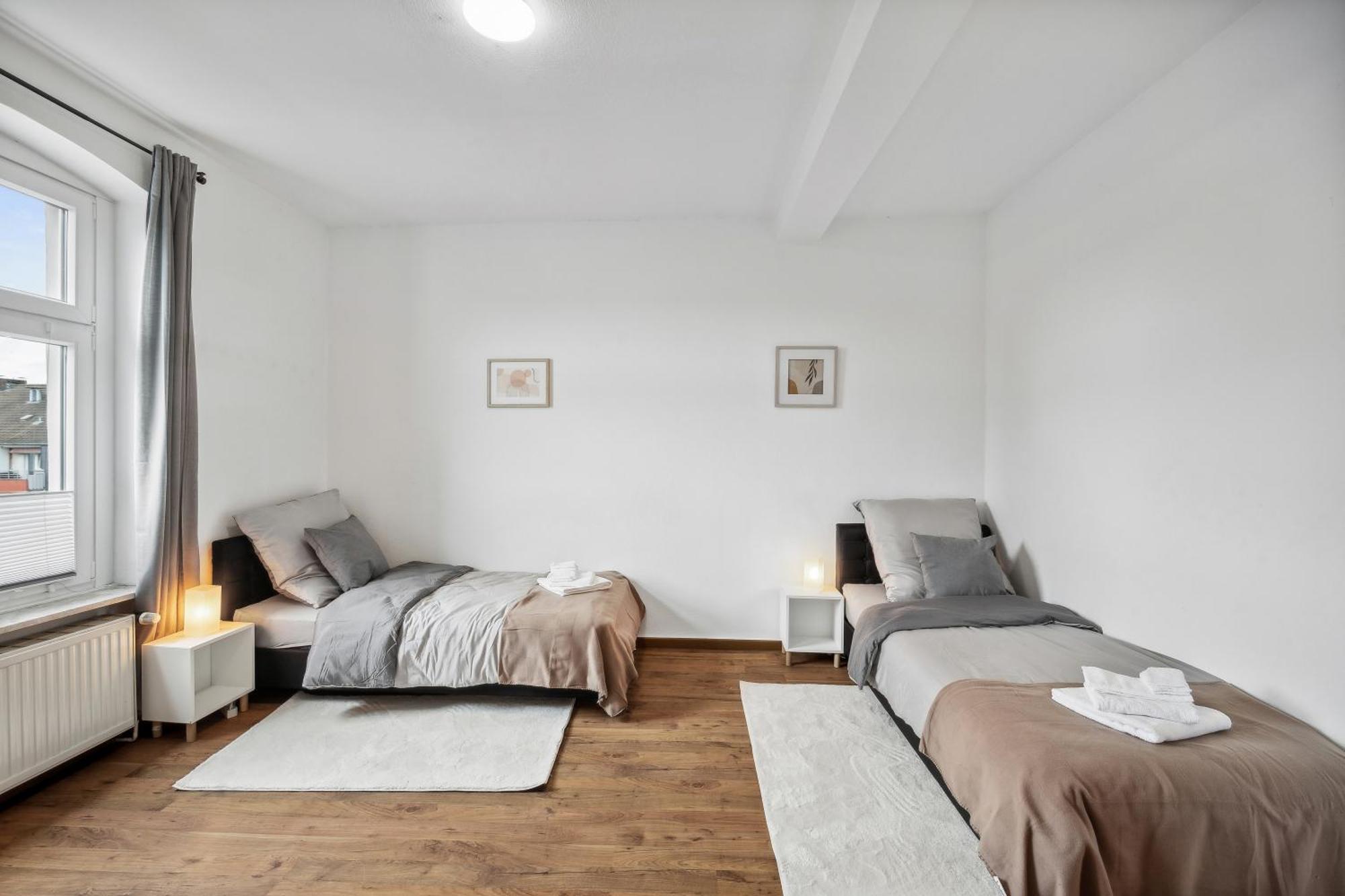 Wupper Home Ii, Top Lage Ideal Fuer Geschaeftsleute, Monteure, Familien, 3 Zimmer, Flachbild-Tv 부퍼탈 외부 사진